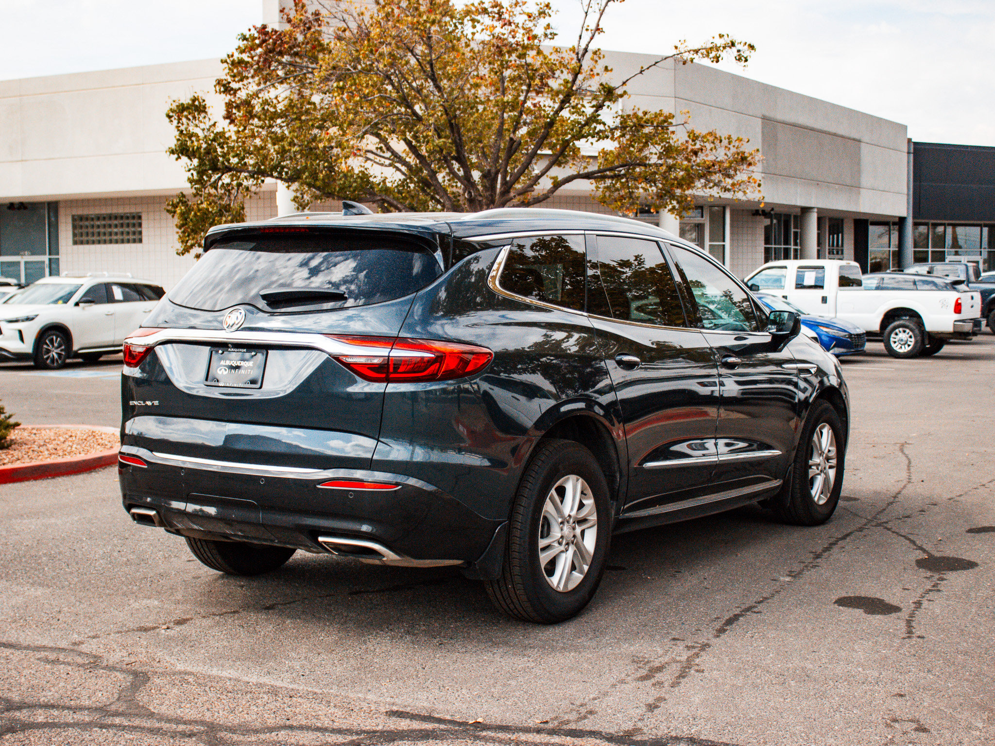Used 2020 Buick Enclave Essence w/ Sound and Sites Package FWD image 4