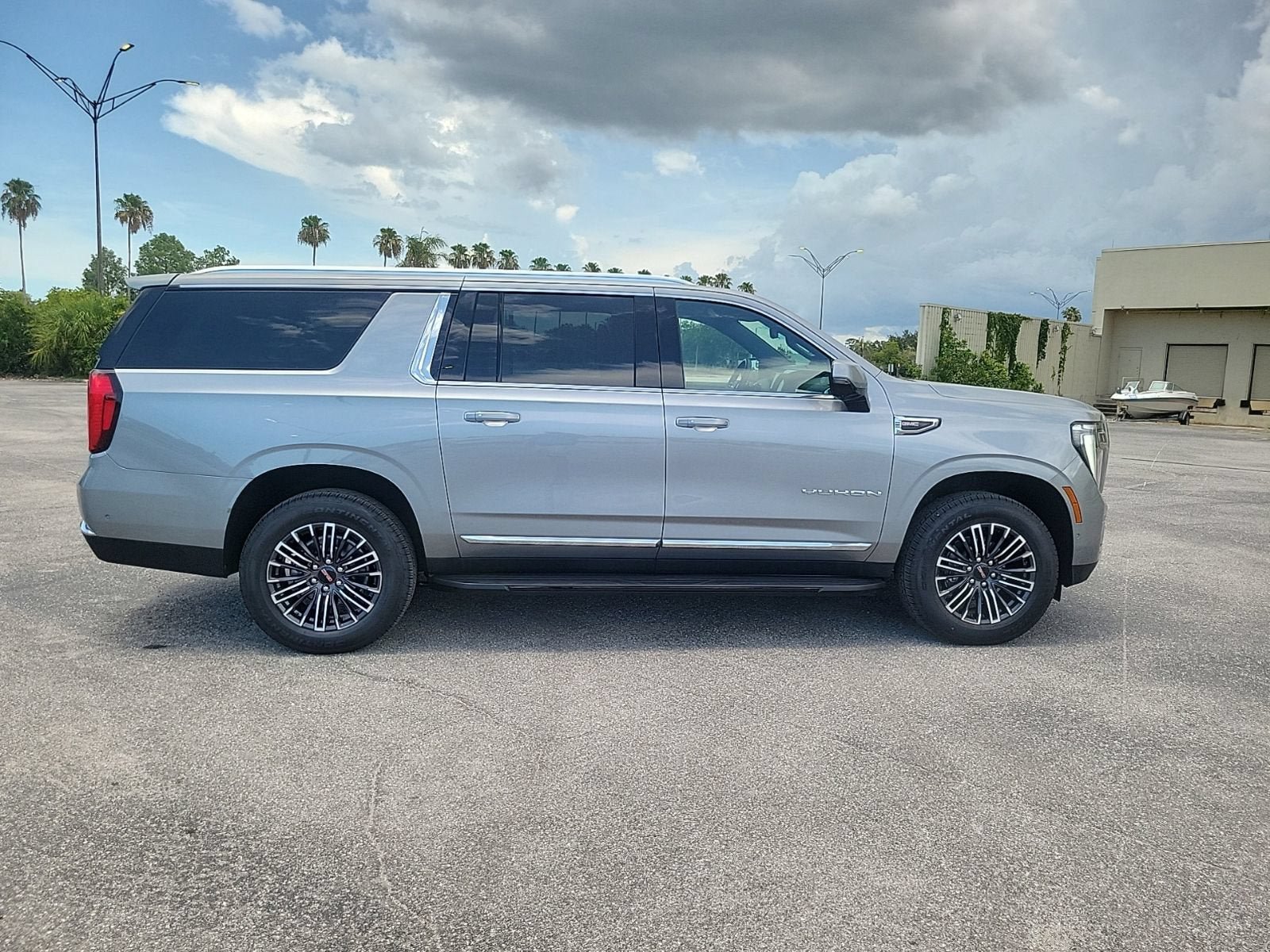 New 2026 GMC Yukon XL Elevation w/ Elevation Premium Package RWD image 4