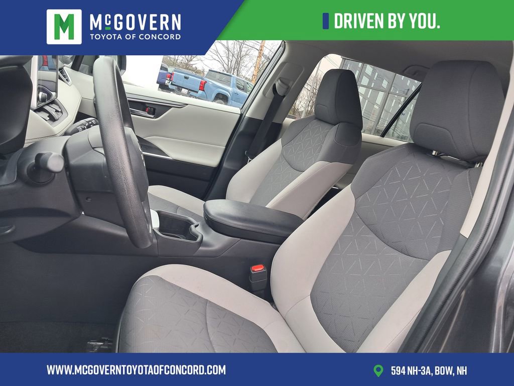 Used 2024 Toyota RAV4 XLE AWD/4WD image 16
