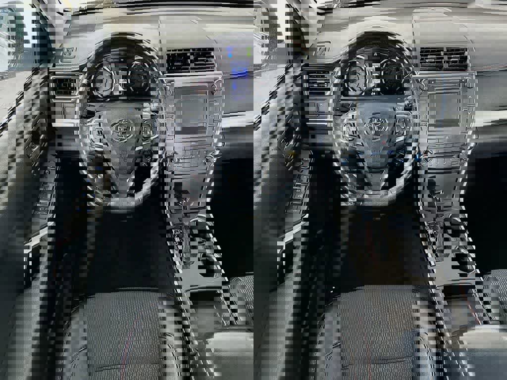 Used 2017 Toyota Camry SE image 10