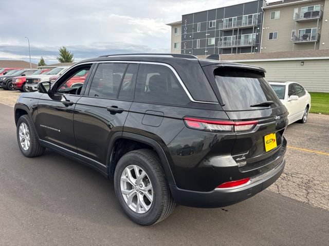Used 2023 Jeep Grand Cherokee Limited AWD/4WD image 4