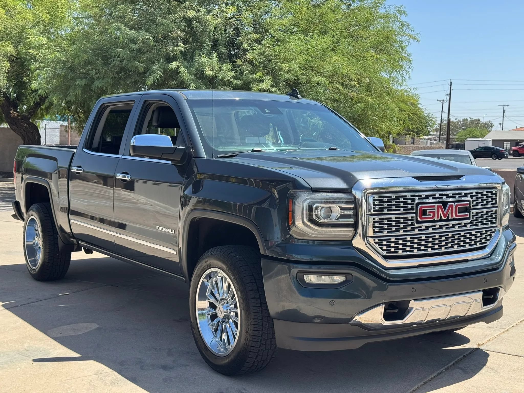 Used 2017 GMC Sierra 1500 Denali AWD/4WD image 4
