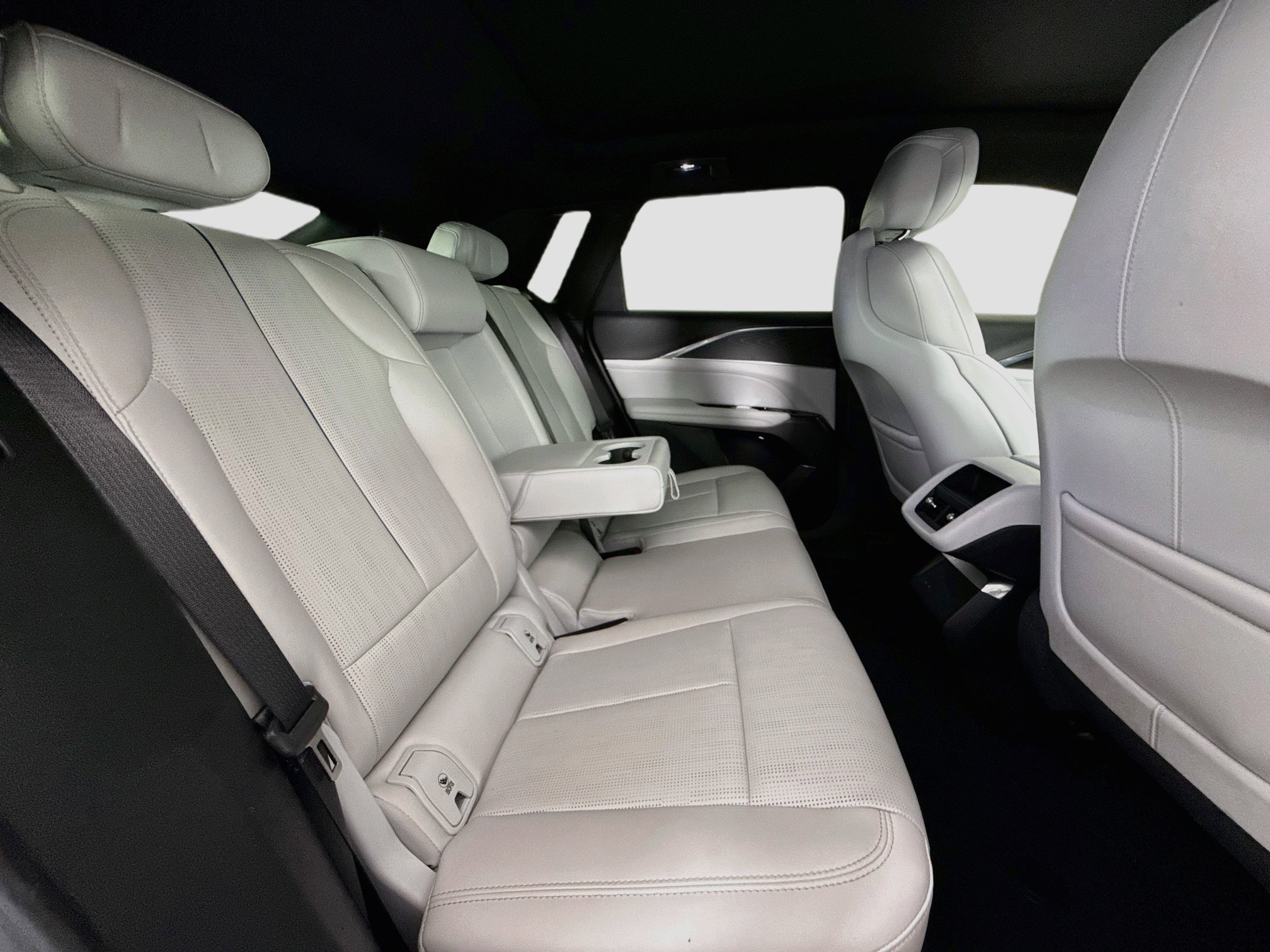 Used 2024 Cadillac Lyriq Luxury RWD image 7