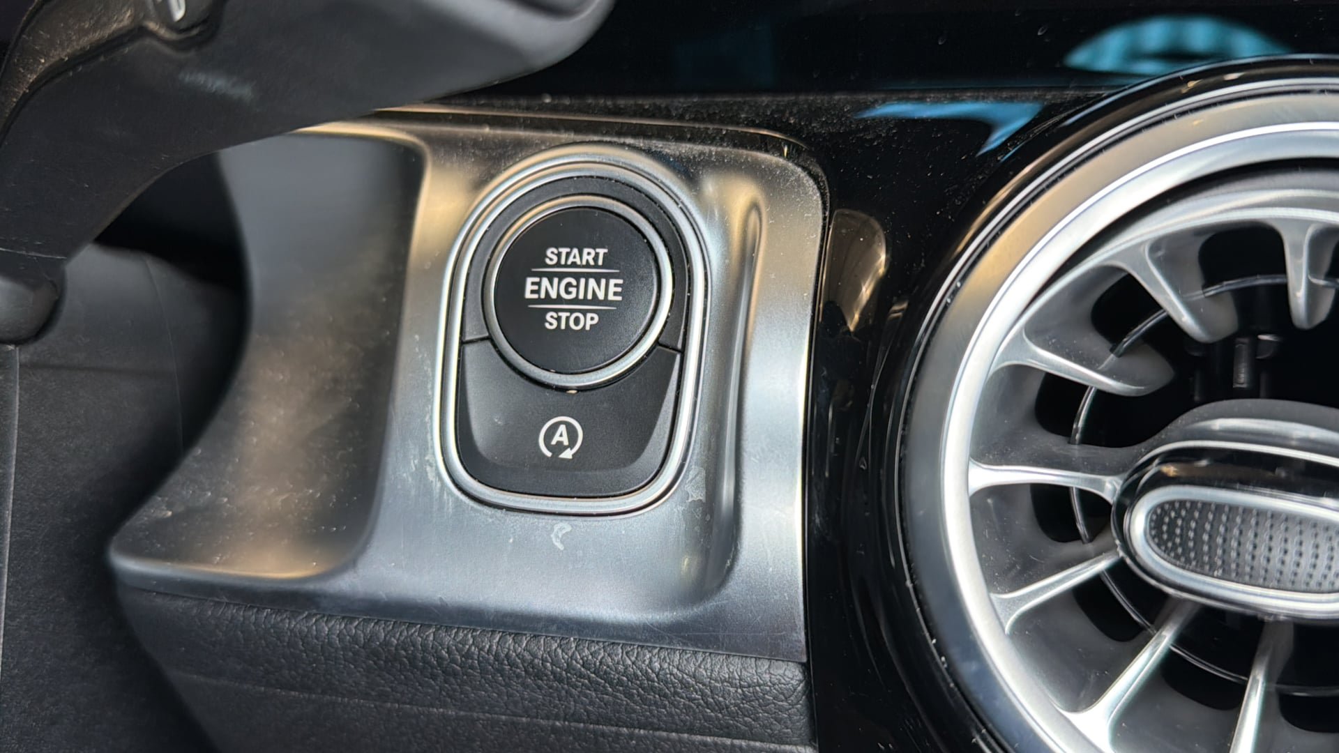 Used 2025 Mercedes-Benz GLB 250 image 24
