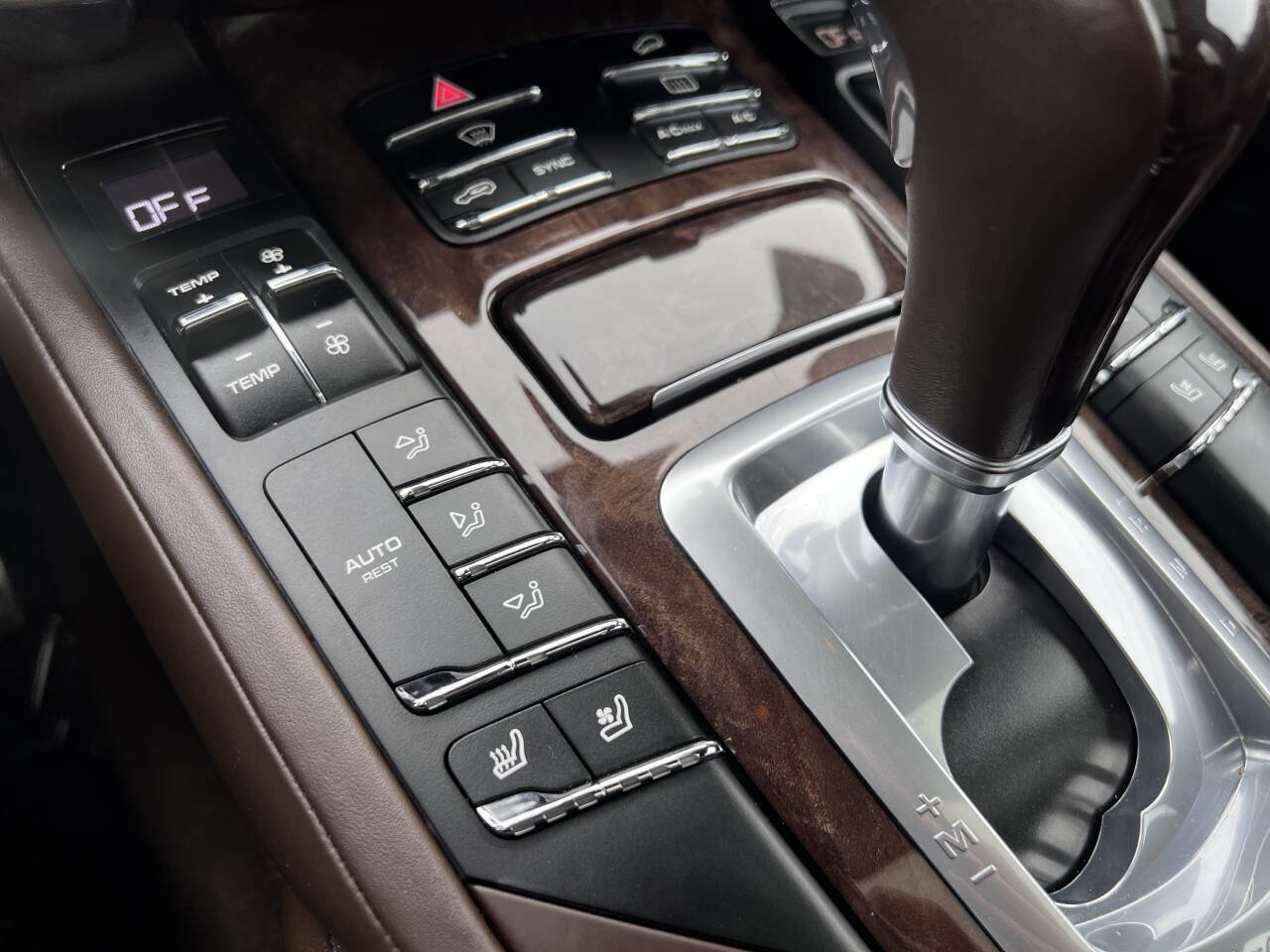 Used 2016 Porsche Cayenne S w/ Premium Package image 22