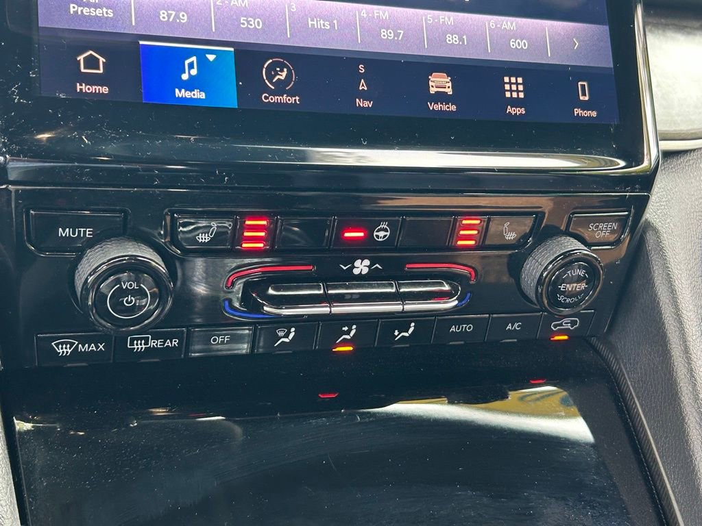 Certified 2024 Jeep Grand Cherokee Limited w/ Black Appearance Package image 24