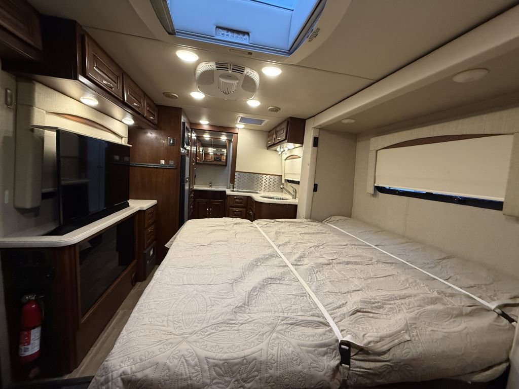 Used 2017 Mercedes-Benz Sprinter 3500 image 79