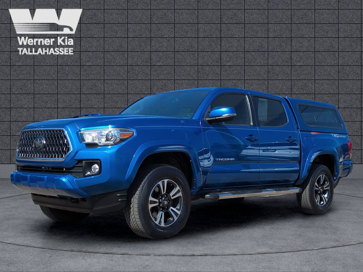 Used 2018 Toyota Tacoma TRD Sport image 2