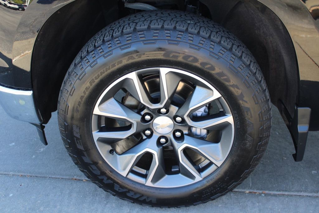 Used 2023 Chevrolet Silverado 1500 LT image 12