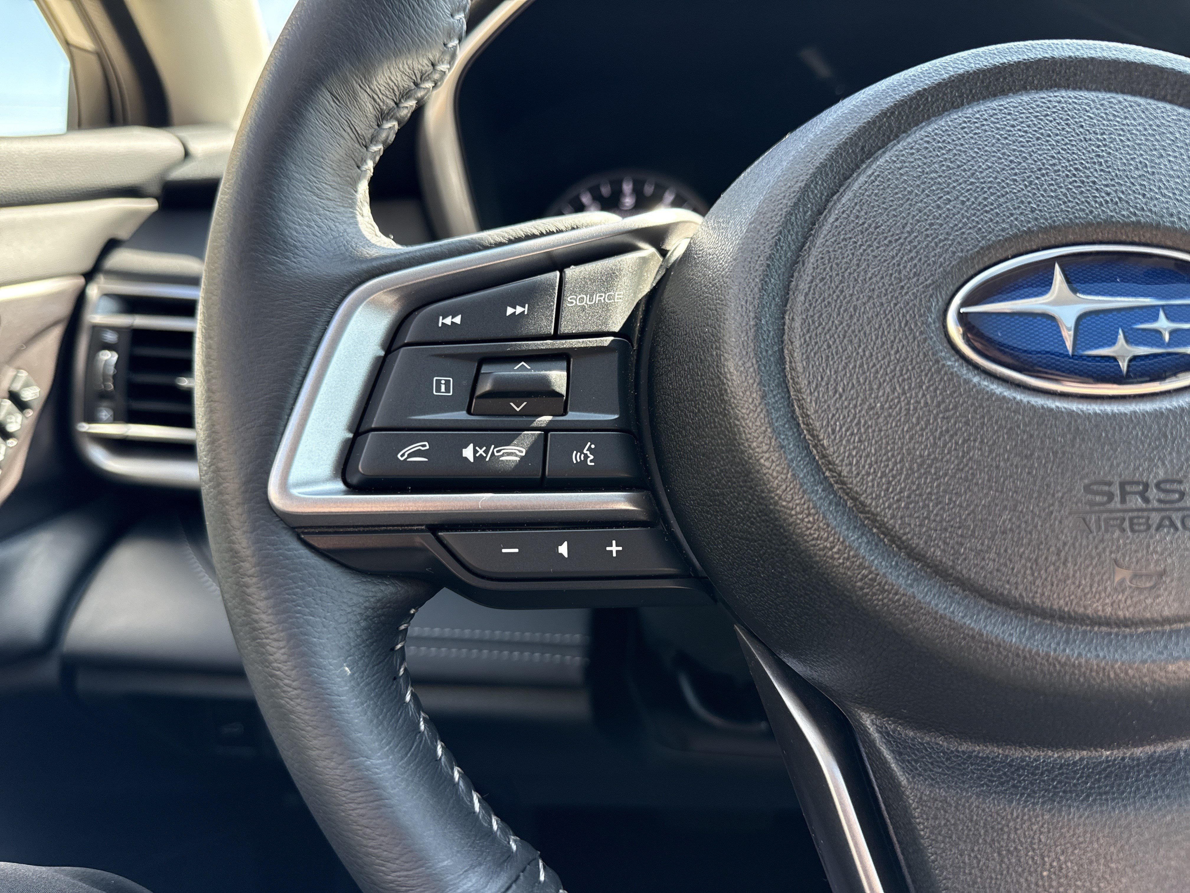 Used 2025 Subaru Outback Limited AWD/4WD image 18