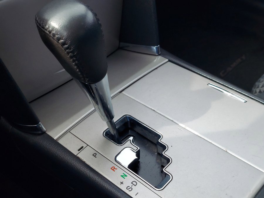 Used 2010 Toyota Camry SE FWD image 14