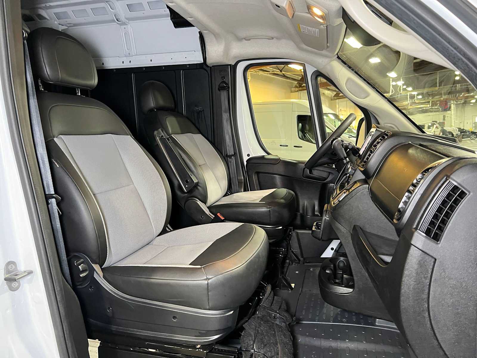 Used 2024 RAM ProMaster 2500 w/ Convenience Group FWD image 12
