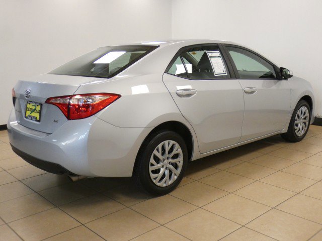 Used 2018 Toyota Corolla LE image 4