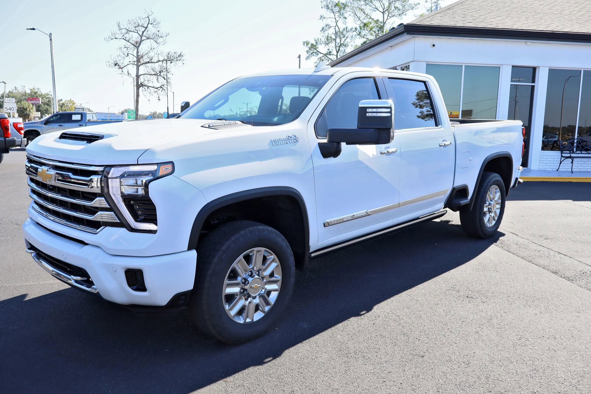 Used 2024 Chevrolet Silverado 2500 High Country w/ High Country Premium Package AWD/4WD image 4