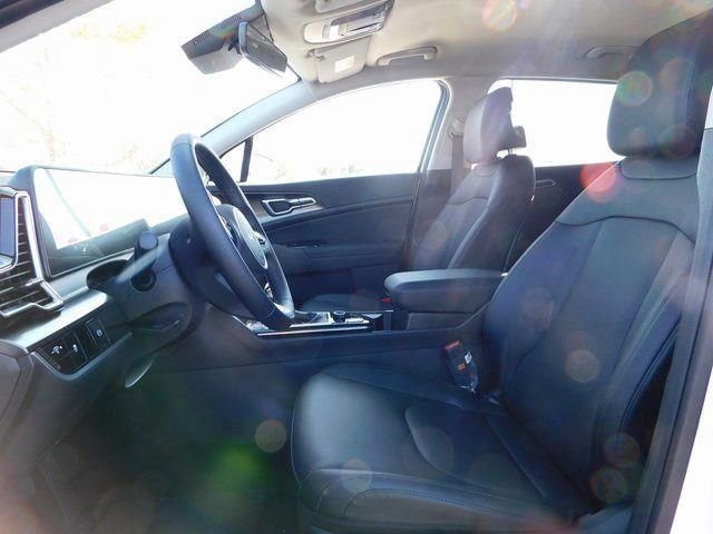 Used 2025 Kia Sportage EX image 15