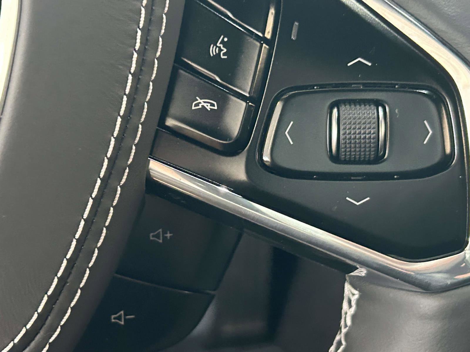 Used 2025 Chevrolet Corvette Stingray Premium Cpe w/ 3LT image 19