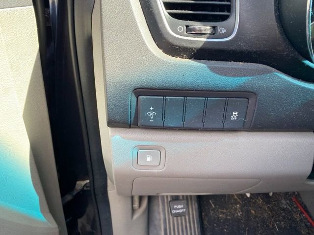 Used 2017 Kia Sedona LX w/ LX Essentials Premium Package image 11