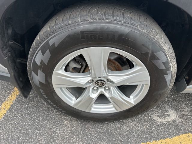 Used 2021 Toyota Highlander LE image 34