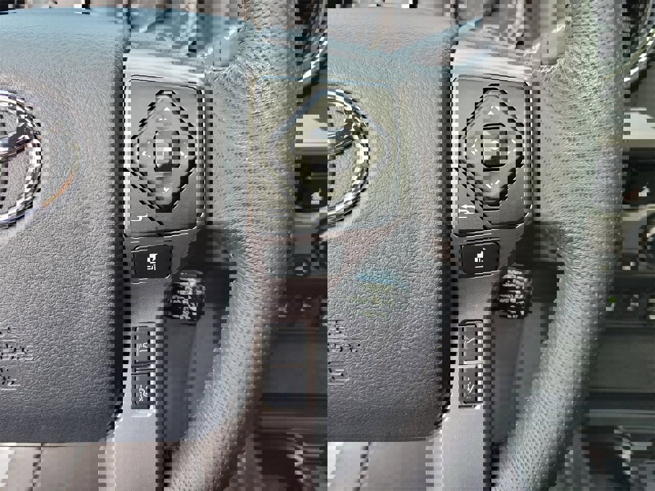 Used 2018 Toyota Tacoma Limited image 22