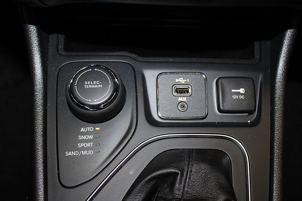 Certified 2020 Jeep Cherokee High Altitude AWD/4WD image 23