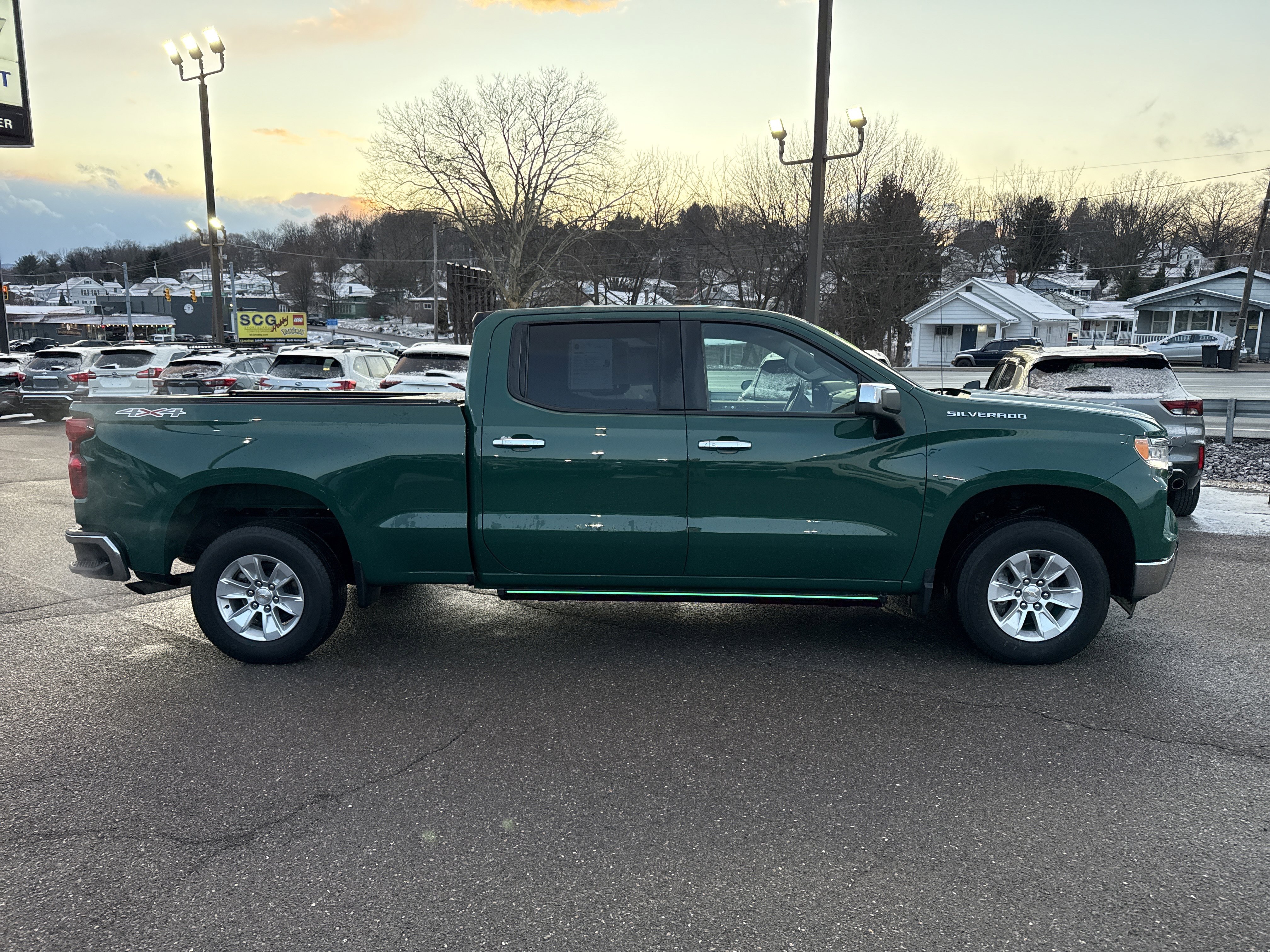 Used 2024 Chevrolet Silverado 1500 LT image 2