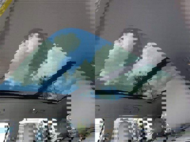 Certified 2025 Volkswagen Taos SE w/ Panoramic Sunroof Package image 29