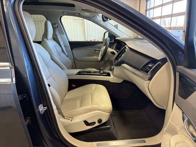 Used 2023 Volvo XC90 B5 Plus w/ Protection Package Premier image 25