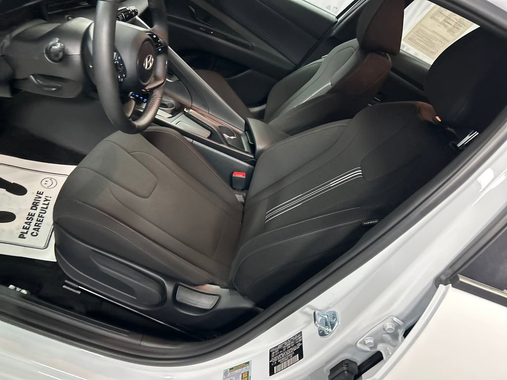 Used 2025 Hyundai Elantra Sport image 10