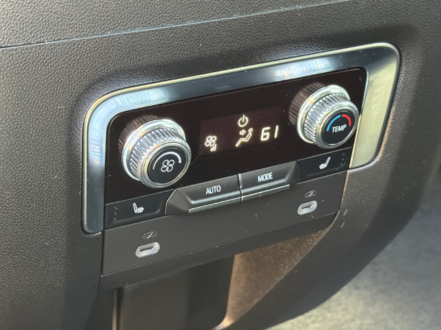 Used 2024 GMC Yukon AT4 w/ Technology Package AWD/4WD image 19