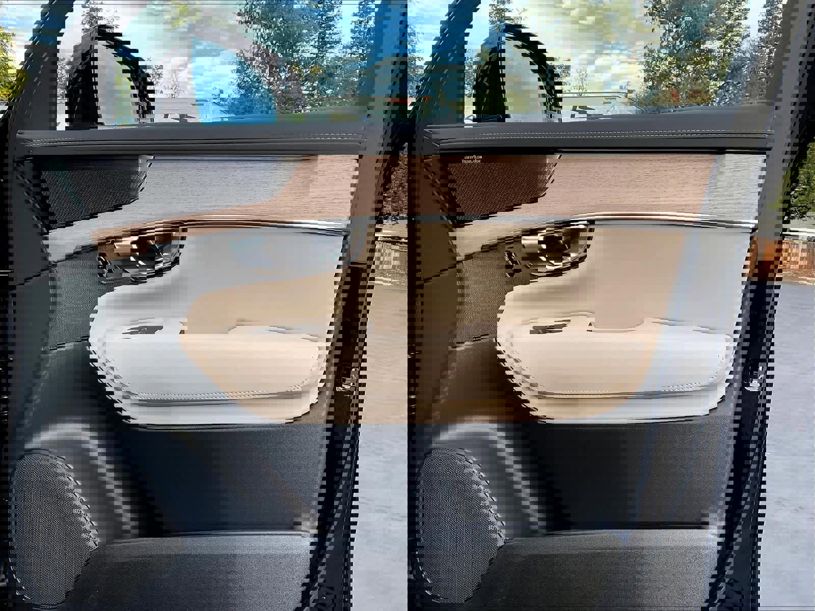 New 2026 Volvo XC90 B5 Plus w/ Protection Package AWD/4WD image 31