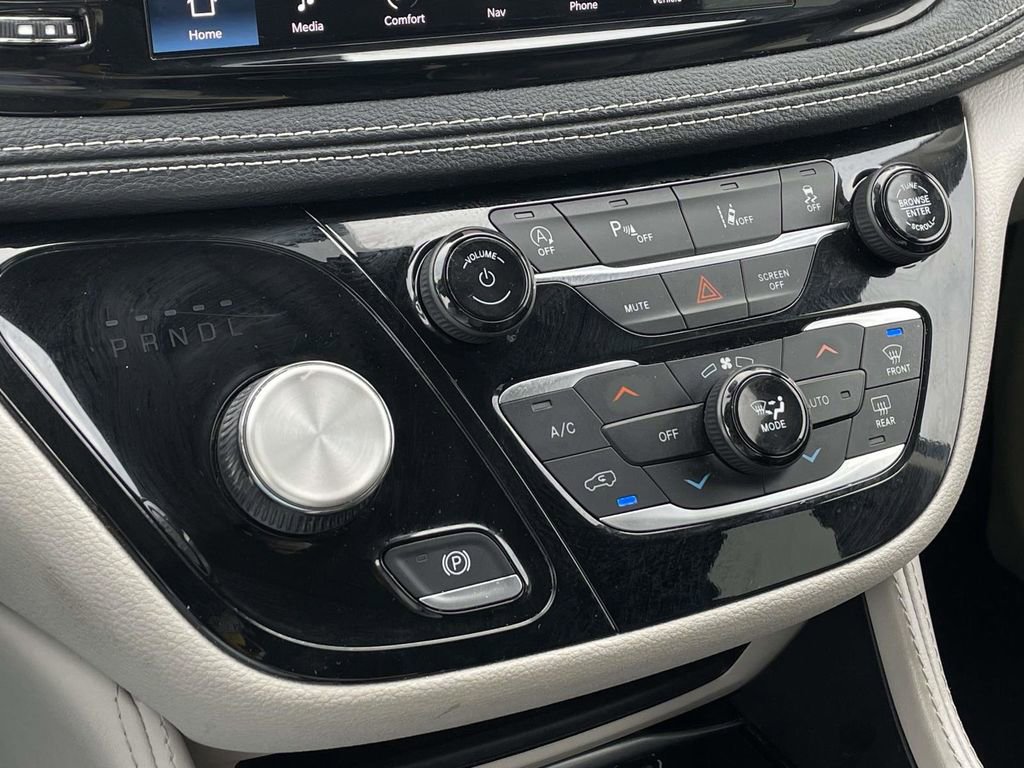 Certified 2023 Chrysler Pacifica Limited image 36