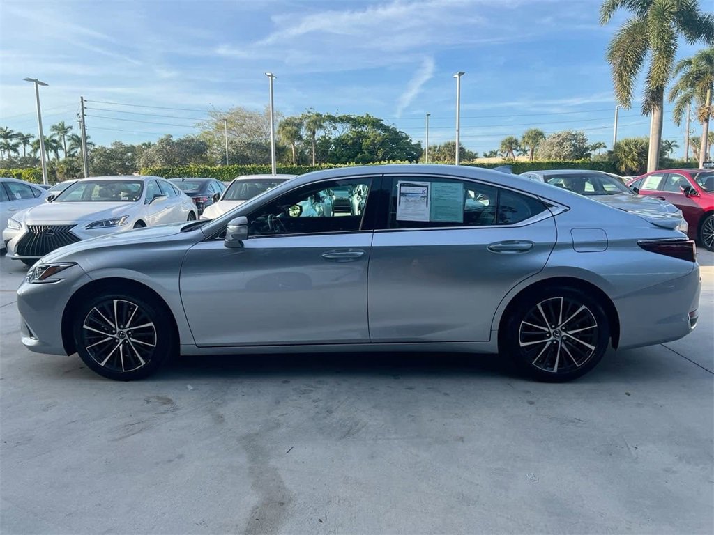 Certified 2025 Lexus ES 300h w/ Premium Package image 4