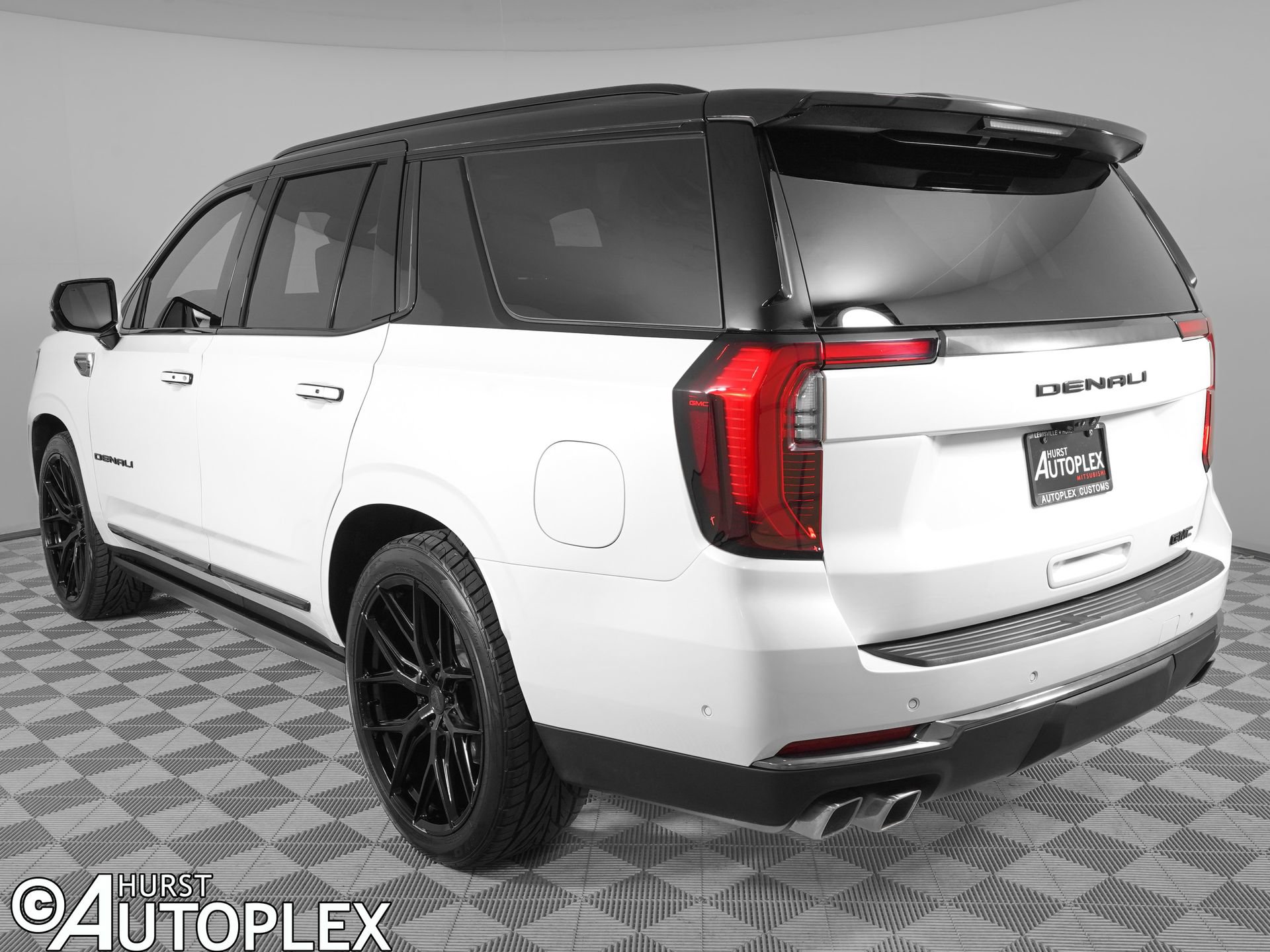 Used 2025 GMC Yukon Denali Ultimate AWD/4WD image 6