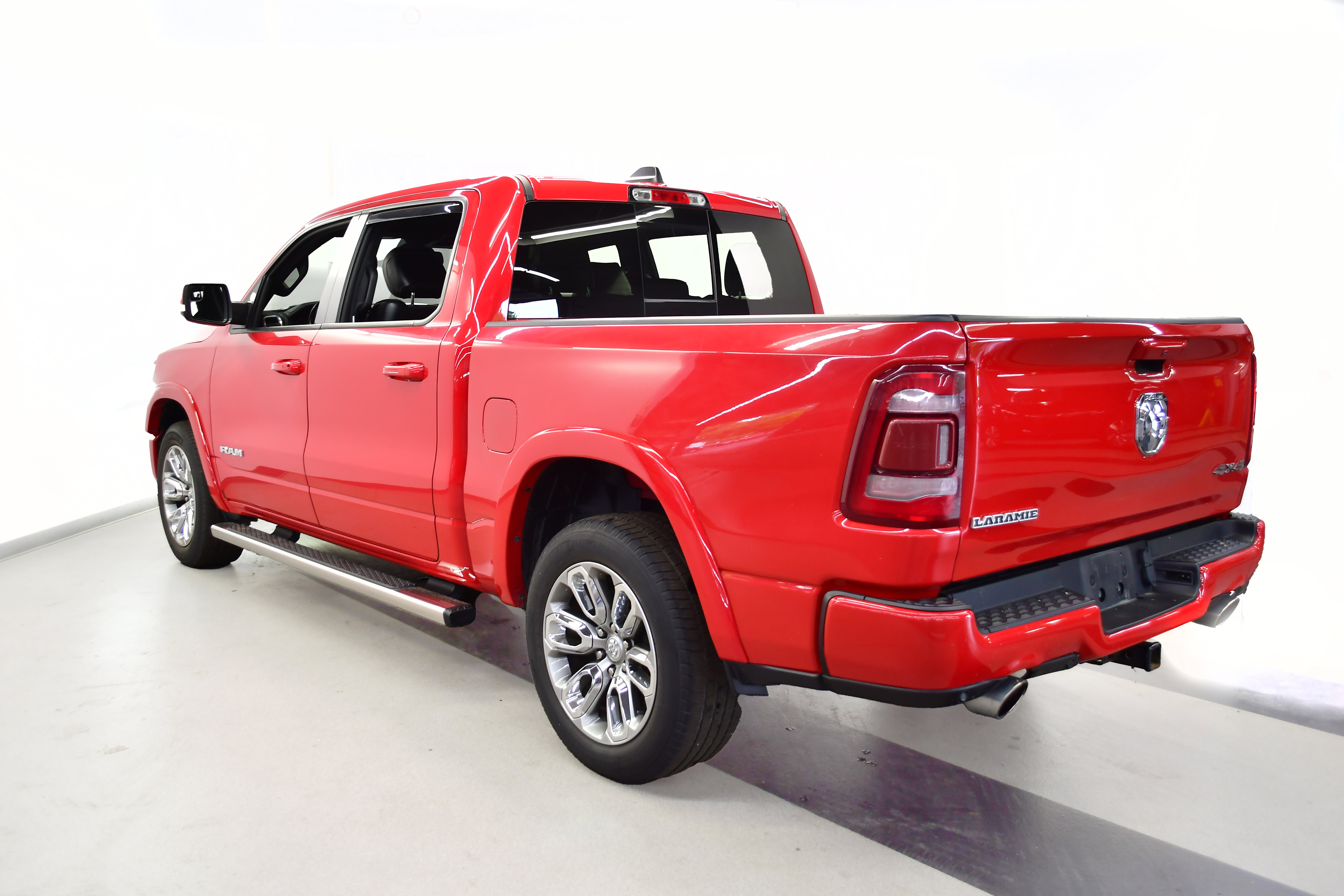 Used 2019 RAM 1500 Laramie w/ Sport Appearance Package AWD/4WD image 5