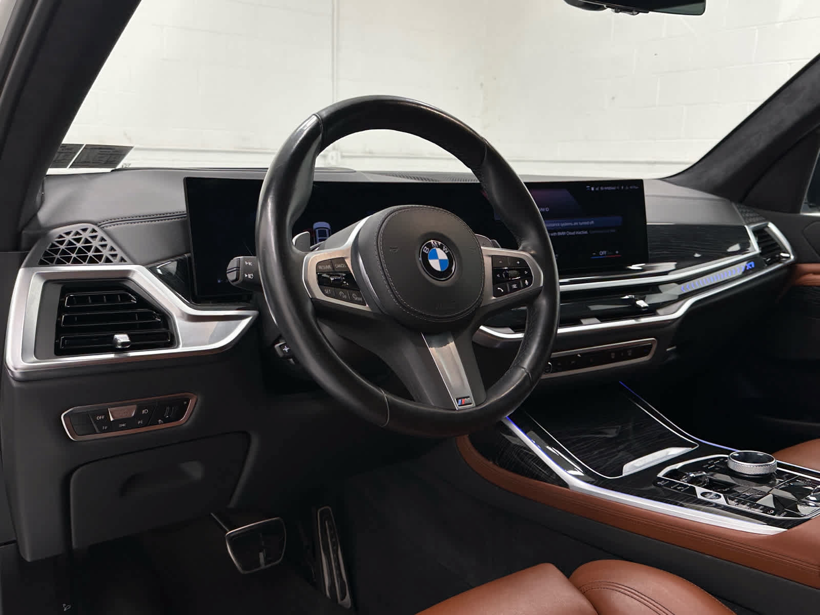 Used 2023 BMW X7 xDrive40i w/ M Sport Package AWD/4WD image 10