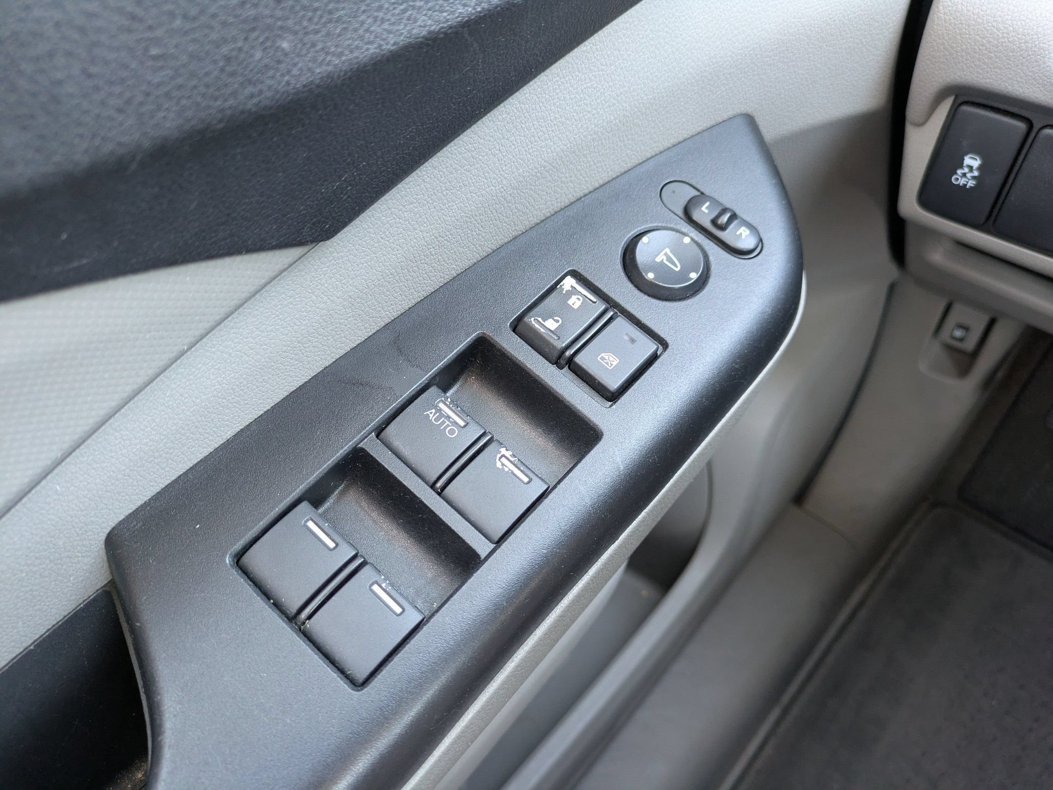 Used 2013 Honda CR-V LX image 22