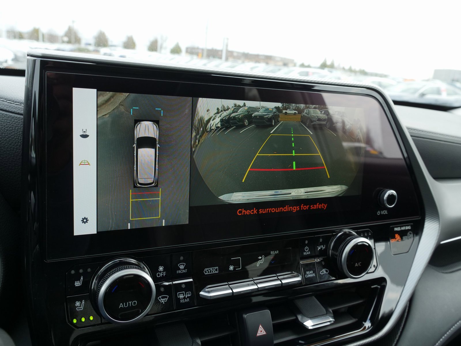 Used 2024 Toyota Highlander Platinum image 30