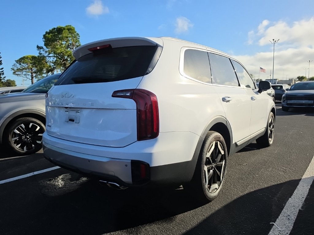Certified 2024 Kia Telluride S FWD image 17