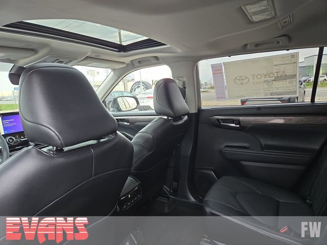 New 2026 Toyota Highlander Limited image 27