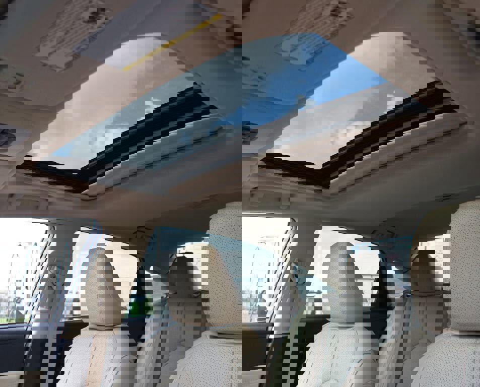 Used 2019 Toyota Avalon Limited image 6