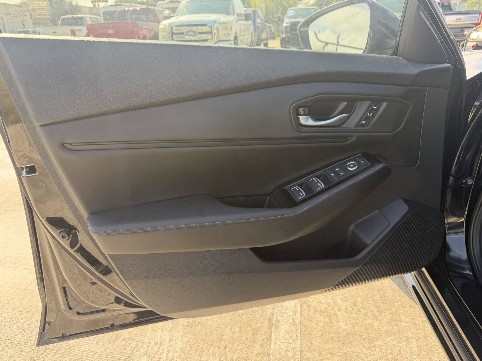 Used 2025 Honda Accord Touring image 7