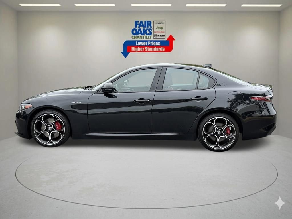 Used 2025 Alfa Romeo Giulia AWD w/ Veloce Package AWD image 10
