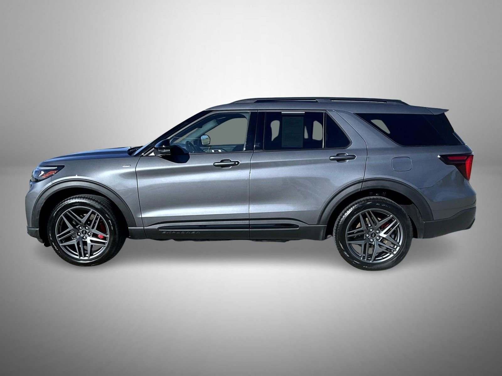 Used 2025 Ford Explorer ST-Line w/ ST-Line Street Pack image 8