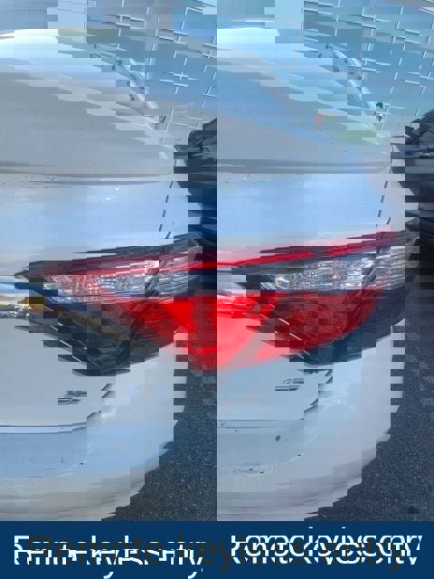 Used 2016 Toyota Camry SE image 7