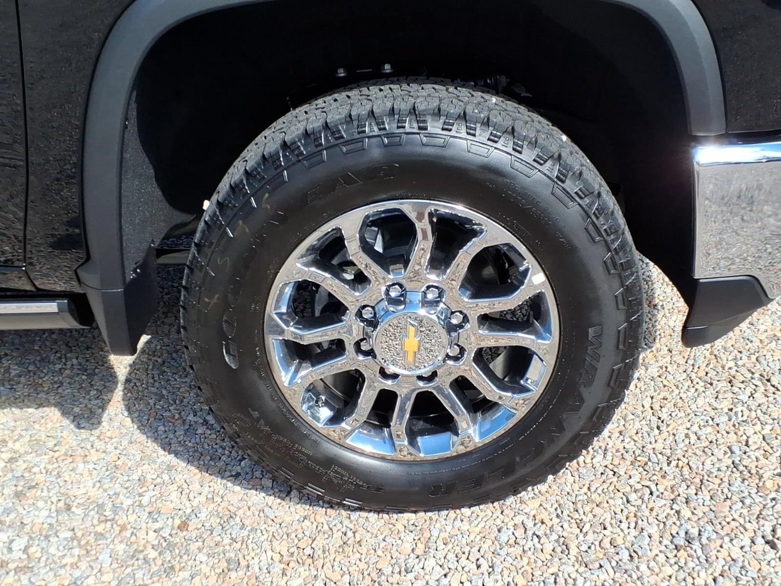 New 2026 Chevrolet Silverado 2500 LTZ w/ LTZ Premium Package AWD/4WD image 15