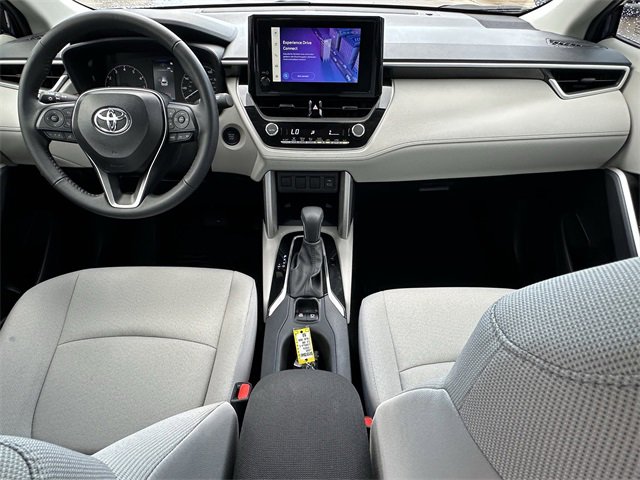 Used 2025 Toyota Corolla Cross LE image 10