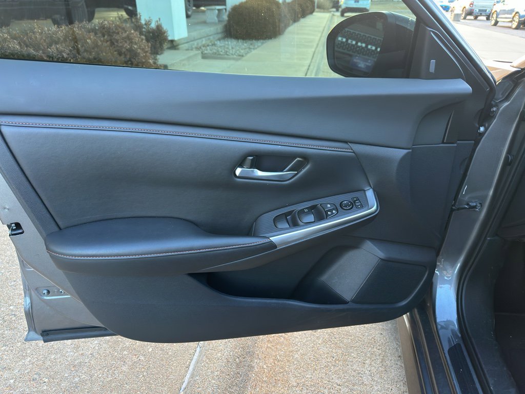 Used 2023 Nissan Sentra SR w/ Trunk Package image 10