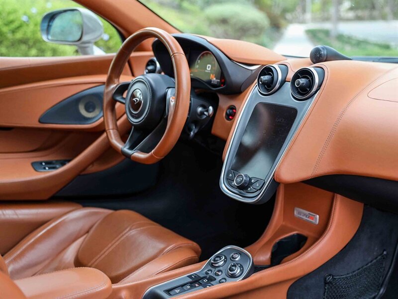 Used 2016 McLaren 570S Coupe RWD image 22