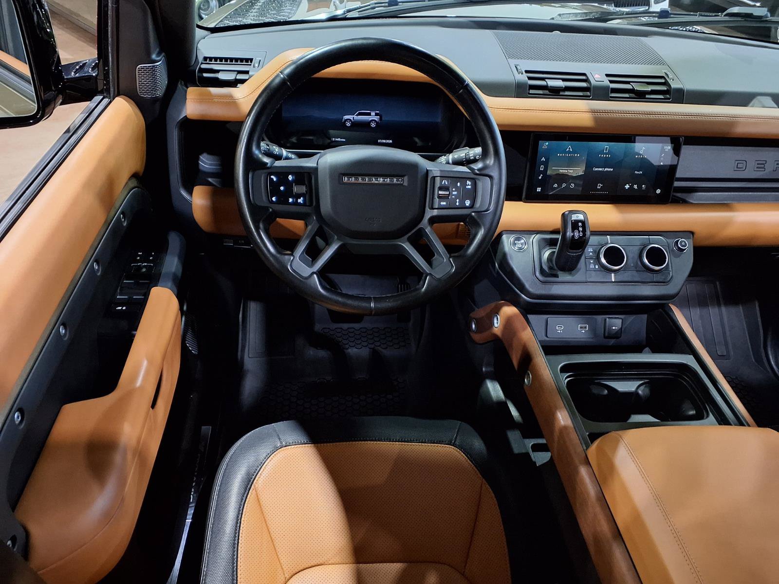Used 2024 Land Rover Defender 110 X-Dynamic SE AWD/4WD image 10