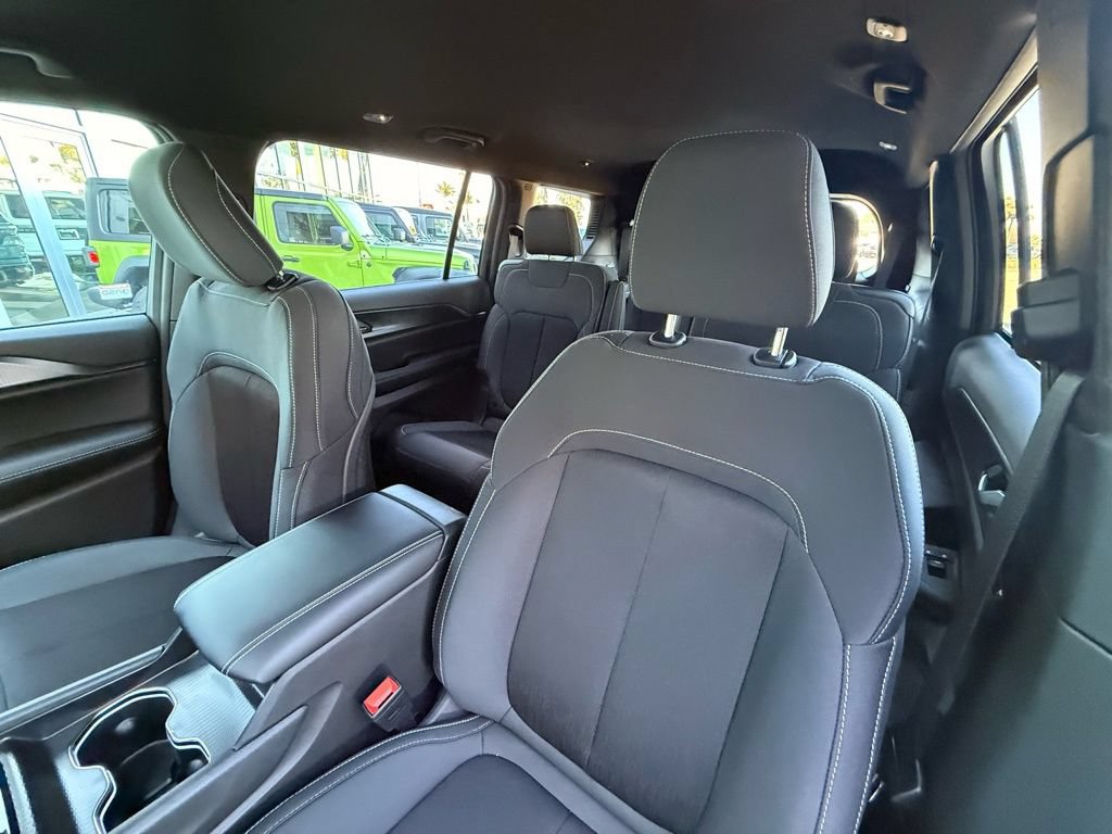 New 2026 Jeep Grand Cherokee L Laredo AWD/4WD image 23